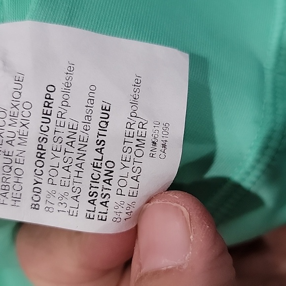 NWT Women's Under Armour booty shorts - Picture 6 of 6